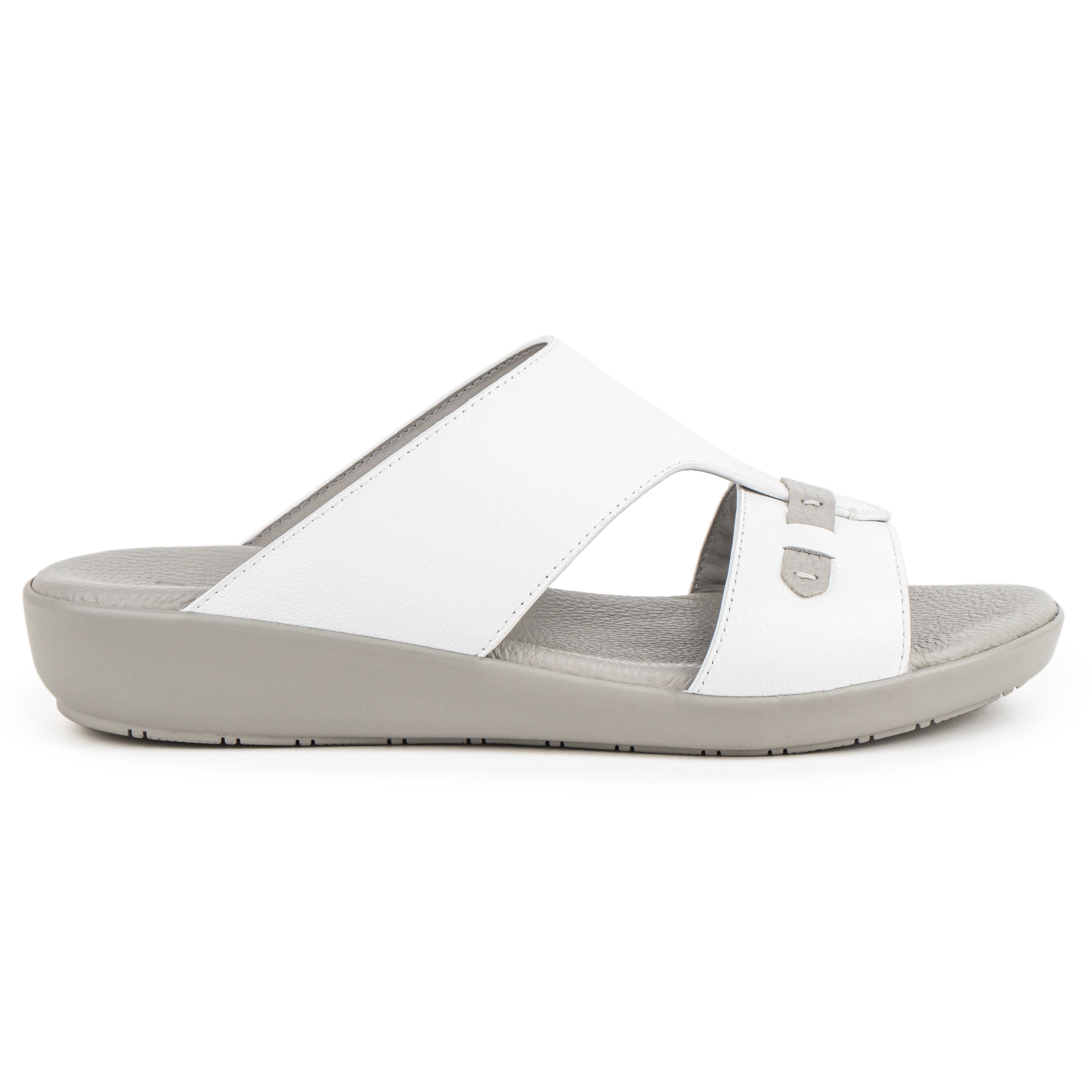 2037 النعال الكلاسيكية الحديثة