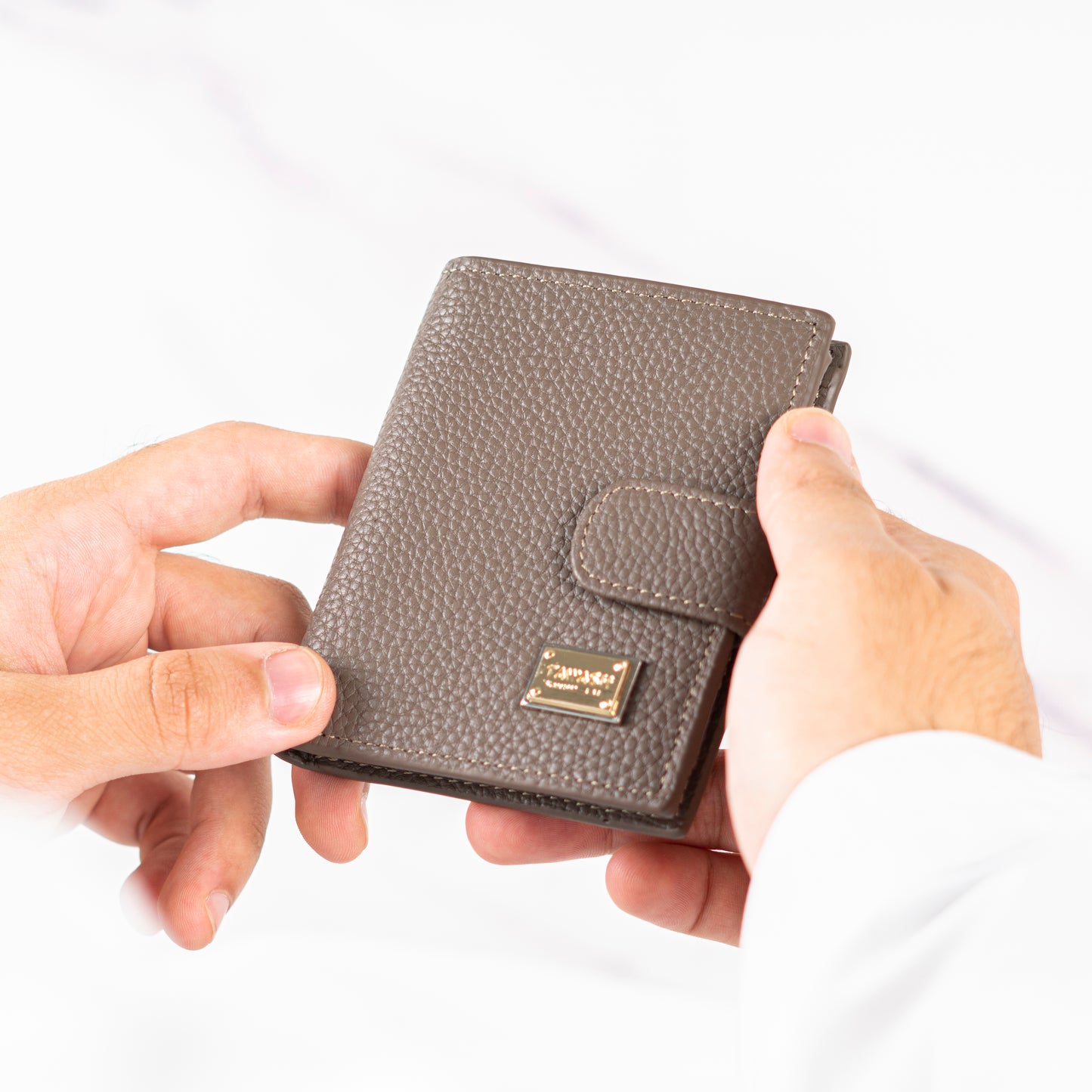 mens-leather-wallet-fathers-day-gift