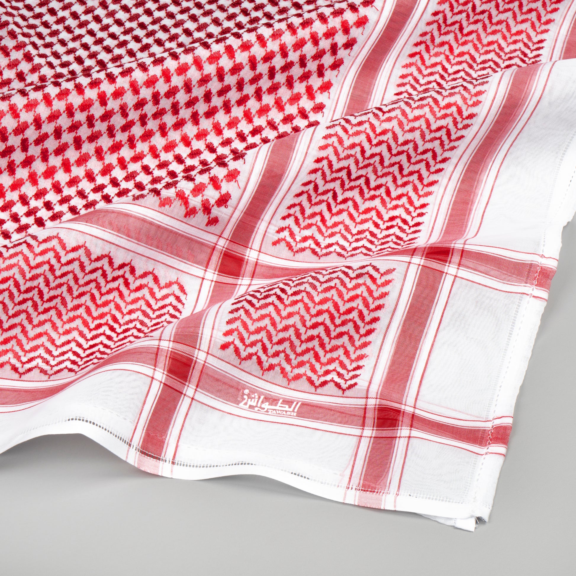 شماغ الطواش الكلاسيكي: أفضل شماغ أحمر لإطلالة فاخرة وأنيقة – Al Tawash