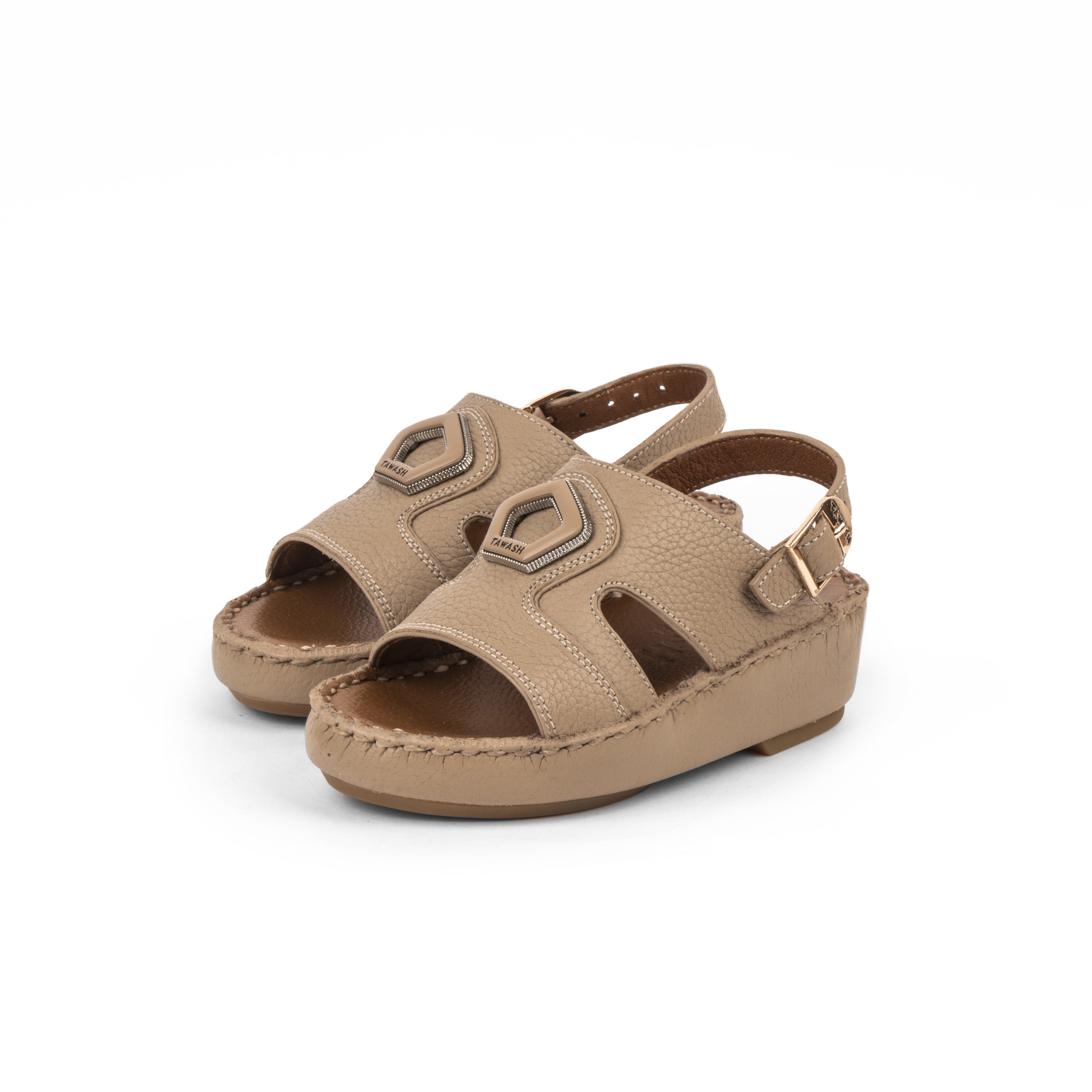 صندل ولادي اماراتي تتوارثه الأجيال